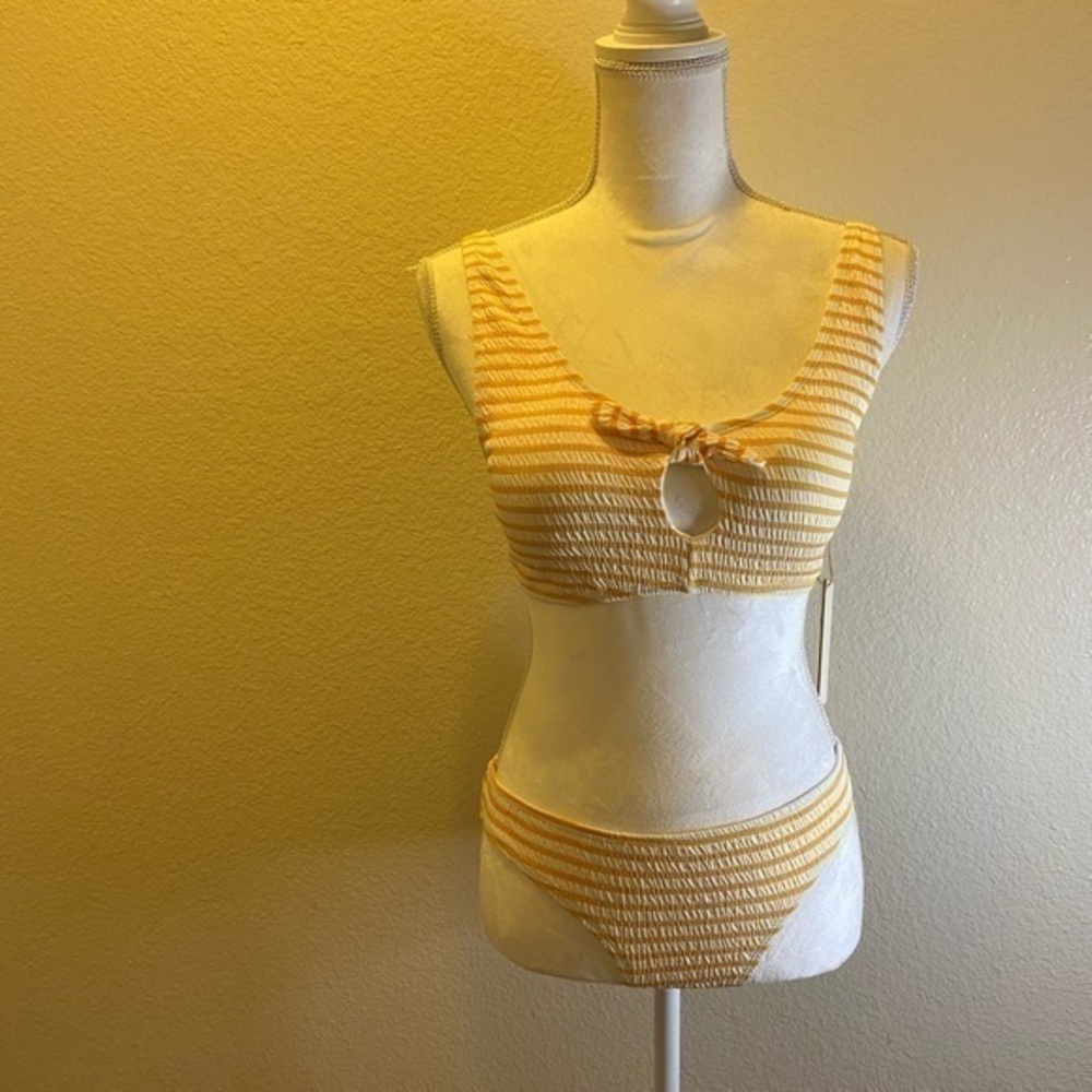 Keyhole knot front bikini set - Picture 4 of 10